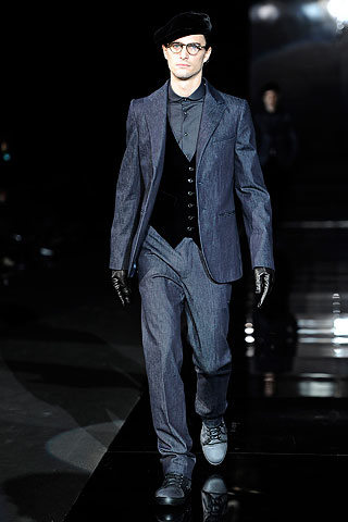 Giorgio Armani / - 2010-2011